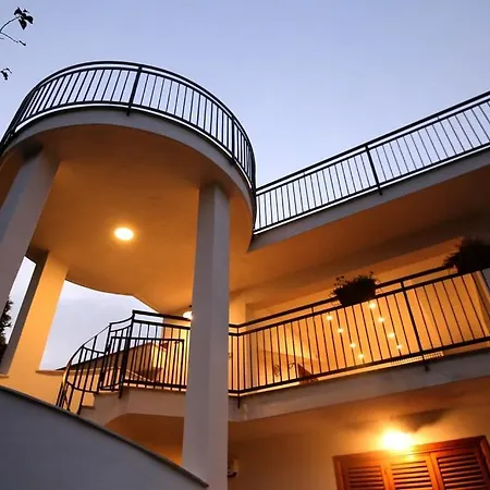 Exclusive With Pool Near *