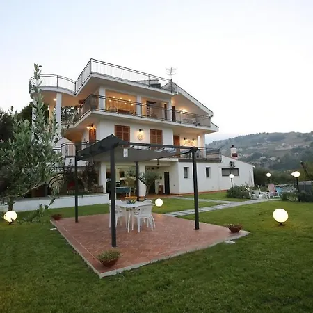 Апартаменты Exclusive With Pool Near Монреале