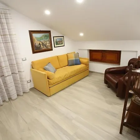 Exclusive With Pool Near Монреале