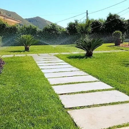 Exclusive With Pool Near Монреале