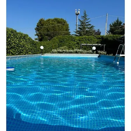 Апартаменты Exclusive With Pool Near Монреале