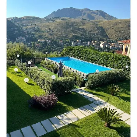 Exclusive With Pool Near Монреале